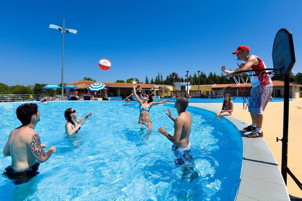 Holiday Mobile Homes Park Riviera Karigador Exterior foto
