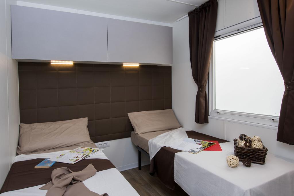 Holiday Mobile Homes Park Riviera Karigador Exterior foto